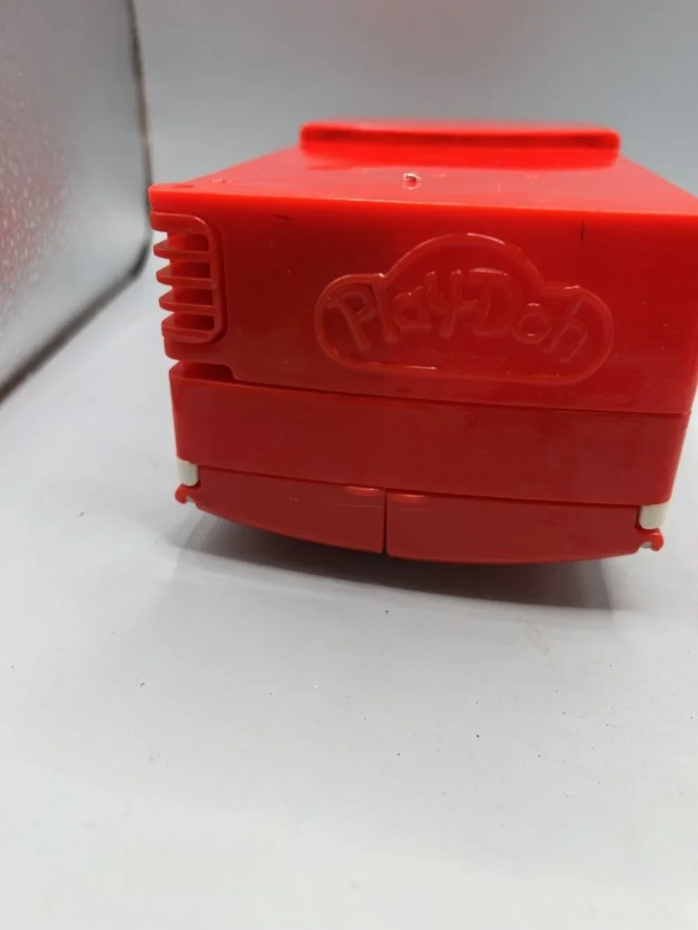 Play-Doh Red Refrigerator Press And Mold Toy Hasbro 2004